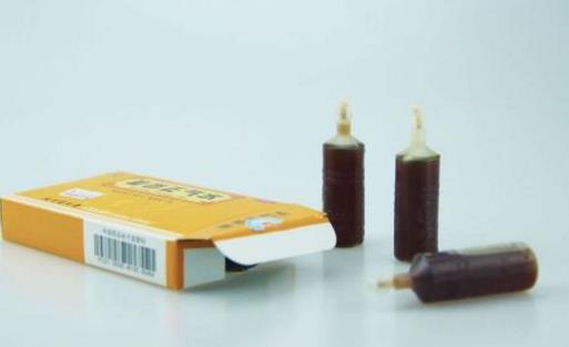 把藿香正氣水涂在腳上，有什么作用？醫生：還有4個妙用您