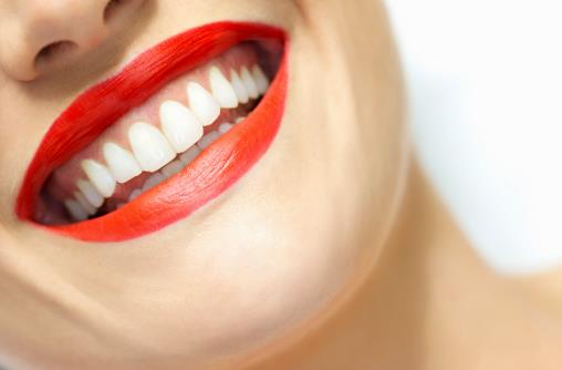 為何年齡越大牙縫越大?可能是五個原因所致,希望你別不