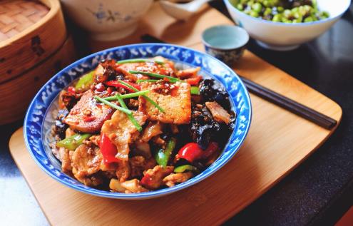 熬骨頭湯時，添熱水還是添冷水？做飯炒菜，記住這幾個烹