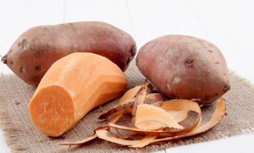 吃黃瓜用削皮嗎？三種蔬菜皮一起涼拌吃，清熱利濕、幫助