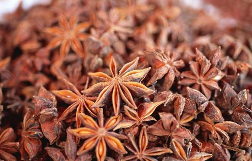 八角和大料是同一種調味料嗎？營養(yǎng)師提醒：有一類人炒菜