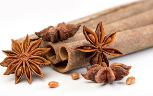 八角和大料是同一種調味料嗎？營養(yǎng)師提醒：有一類人炒菜