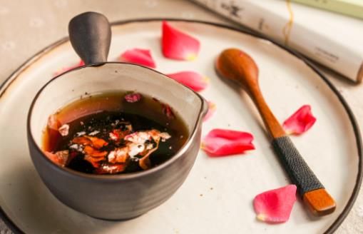 女人大姨媽拜訪,就該常喝紅糖水?可醫生卻說紅糖水最好別多喝?