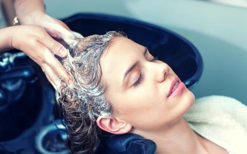 夏季出汗多，到底要不要每天都洗頭？多久洗一次才是健康