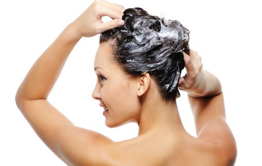 夏季出汗多，到底要不要每天都洗頭？多久洗一次才是健康