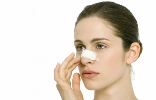 整形低齡化：問題不在臉，而在審美和價(jià)值觀