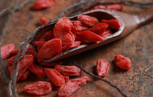 養(yǎng)護(hù)肝臟健康 睡前常用四物泡水喝