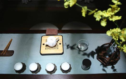 順四時春生冬藏 盡終其天年度百歲乃去