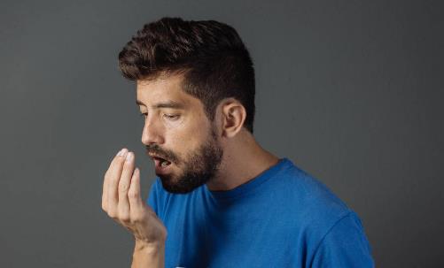 有口臭怎么辦 教你6個(gè)妙招擺脫尷尬