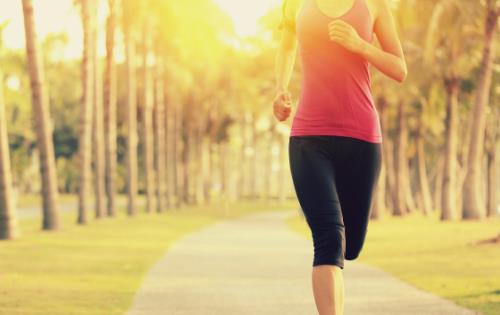 慢跑減肥的正確方法 選擇一雙合適的跑鞋保護膝蓋