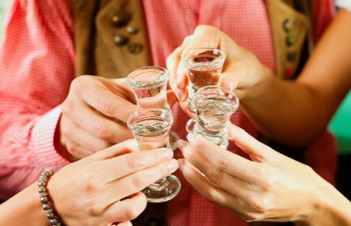 大家都知道喝酒對身體很不好,特別是酒喝多了傷肝,一旦