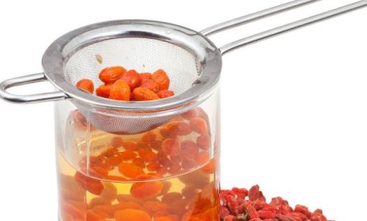 保溫杯里泡枸杞是養(yǎng)生的標(biāo)志 枸杞的這些禁忌要知道