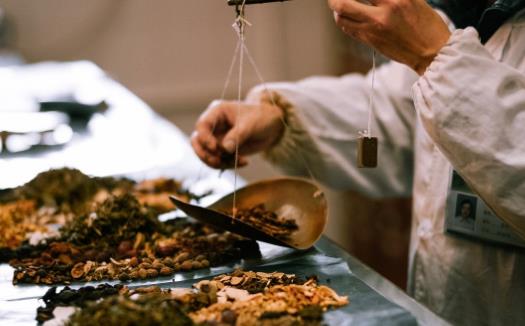 中藥也有導(dǎo)致肝損傷的可能 正確服用中藥的方法