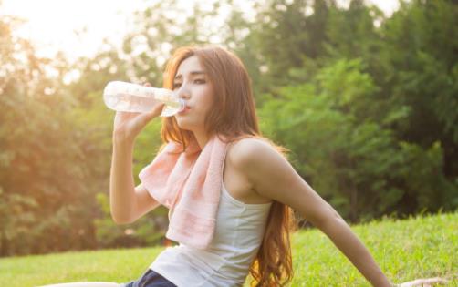 喝白開水好處多 減脂助排便