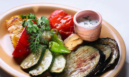 夏季吃茄子，營(yíng)養(yǎng)價(jià)值多，清熱解暑，平穩(wěn)血壓！你吃對(duì)了