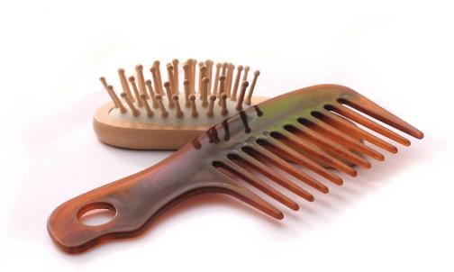 使用梳子竟然可以預防脫發