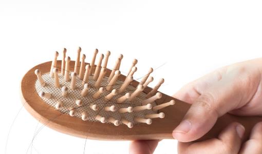 使用梳子竟然可以預防脫發