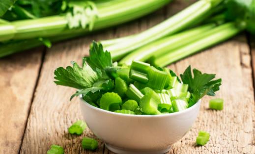 口臭讓人痛苦萬分 6種食物起到清新口氣的作用