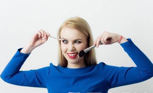 眼袋嚴(yán)重影響臉部美觀 可以緩解眼袋的食物