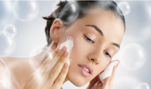 用蜂蜜洗臉更潤膚顯年輕 洗臉洗出年輕好膚色的秘方