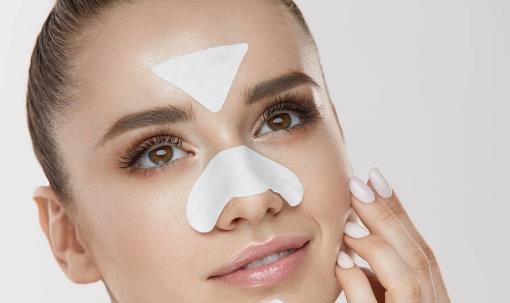 巧用牙膏去黑頭