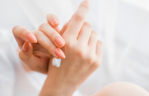 獨(dú)門(mén)秘方護(hù)手霜 護(hù)手霜的日常使用個(gè)誤區(qū)