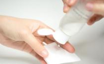 自制爽膚水經(jīng)濟(jì)又實(shí)用 簡(jiǎn)單省錢的自制爽膚水方法