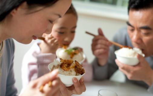 吃飯時的壞習慣易致身體疾病 吃飯注意細節更健康