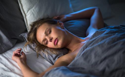 睡覺時(shí)身體突然抽搐真的是鬼壓身