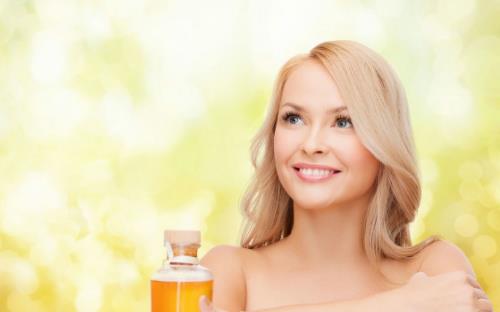 頭發沒吹干就睡覺危害大？如何護理頭發