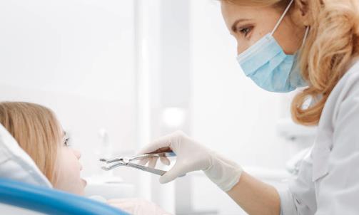 智齒發(fā)炎的5種療法 拔智齒的影響和風(fēng)險(xiǎn)