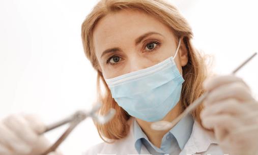 智齒發(fā)炎的5種療法 拔智齒的影響和風(fēng)險(xiǎn)