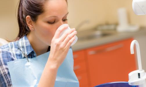 逼死強迫癥！早上起床先喝水還是先刷牙