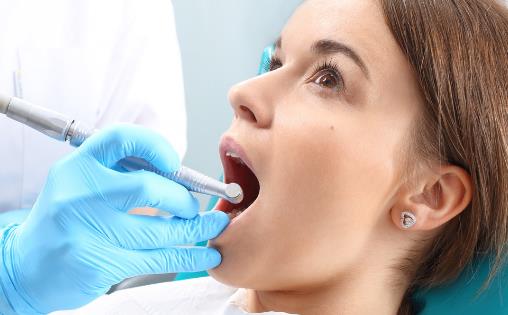 為了美白反而傷害牙齒？洗牙不是你想得那樣！