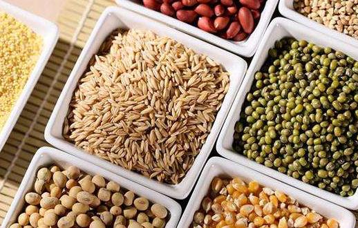 頭皮屑多造成困擾 能改善頭皮屑的食物 