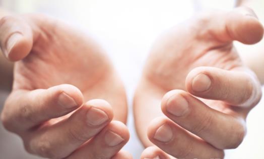 為什么水泡久了手會皺 原來是這個原因