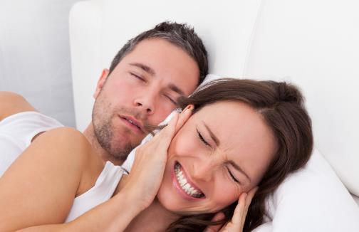 我國有30%的人會打鼾 打鼾需要拍醒嗎