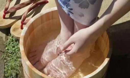 泡腳的10大好處 有助于易瘦體質的形成