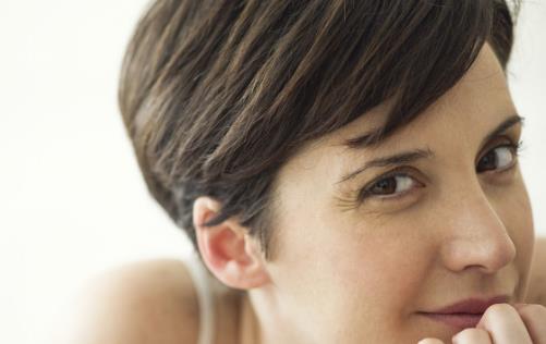 經(jīng)常笑容易長(zhǎng)眼尾紋嗎 魚尾紋該如何去除