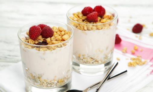 很多人都喜歡喝酸奶，含在嘴里酸酸甜甜。在日常生活中，