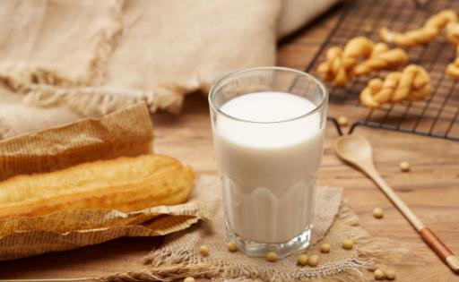 老人喝豆?jié){養(yǎng)生 要注意哪些喝豆?jié){的禁忌呢？