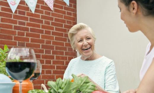 老人備受便秘困擾 解決便秘養(yǎng)成良好生活習慣是關(guān)鍵