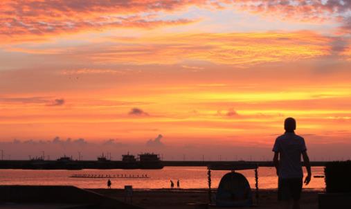 老人最關心養生問題 晨起后這樣做還能延壽