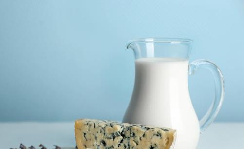 寒冷的天氣里，如何喝杯溫暖又有營養的鮮奶