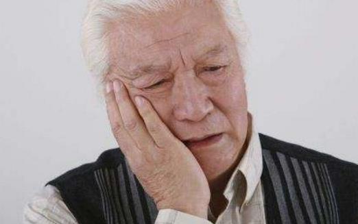 造成老人口干的原因 老年人的日常口腔護理方法