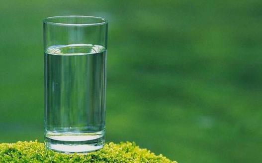冬季補水 缺水的白領上班族補水方法