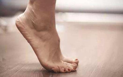 簡單高效的瑜伽動作上班族放松身心從現在開始