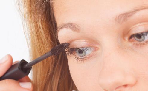 睫毛膏怎么涂才好看 簡單幾招就可以