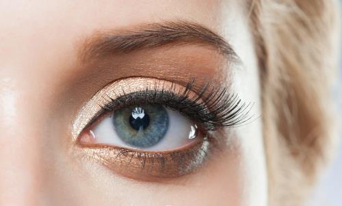 小煙熏電眼妝你準備好了嗎 如何打造迷人眼妝