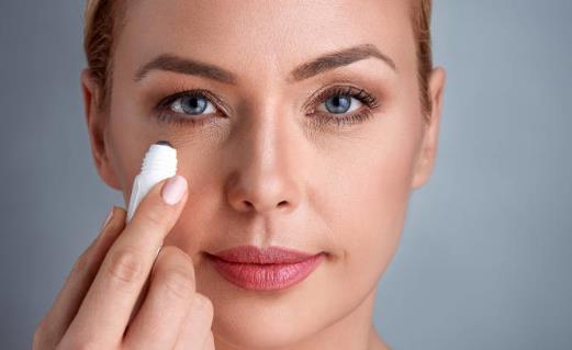 八種緩解黑眼圈的方法 令眼部呈現(xiàn)水潤緊致狀態(tài)